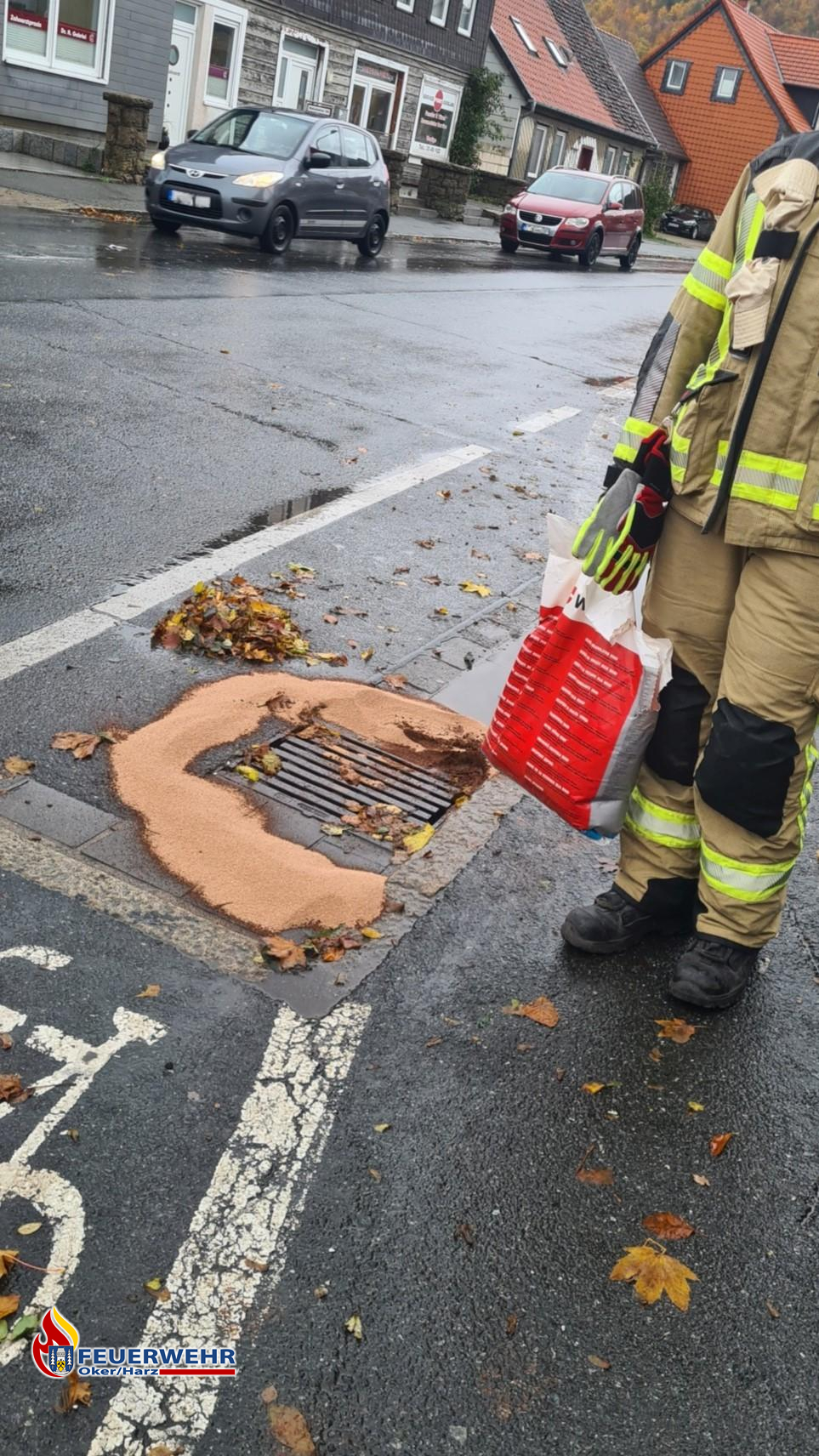 28.10.2025 - Ölspur klein in der Bahnhofstraße